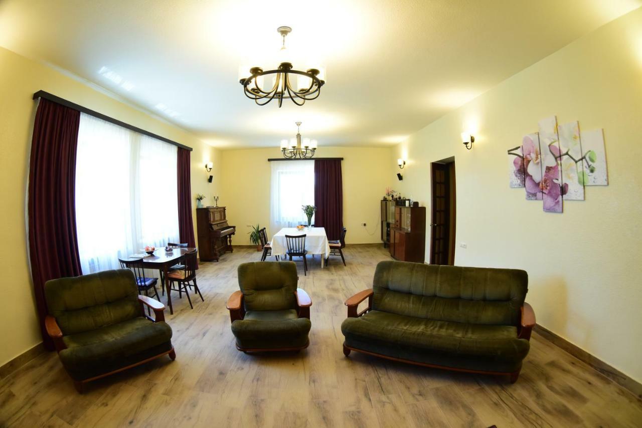 Katnakhpyur Red House Hatis מראה חיצוני תמונה