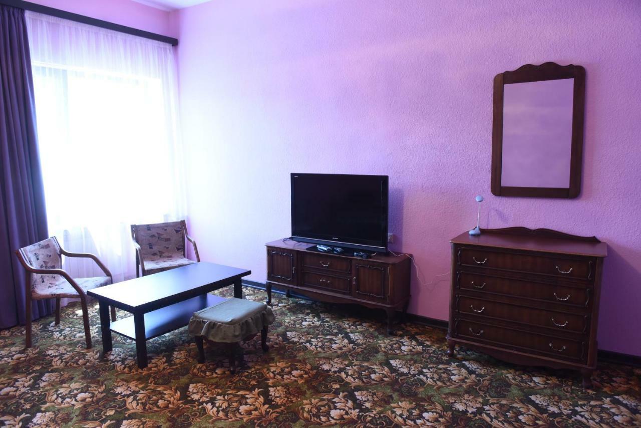 Katnakhpyur Red House Hatis מראה חיצוני תמונה